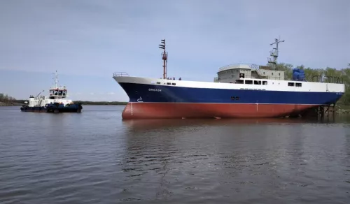В Хабаровске состоялся спуск на воду нового краболова «Омолон»